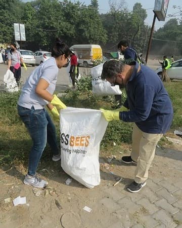 Volunteers cleaning a neighbourhood space